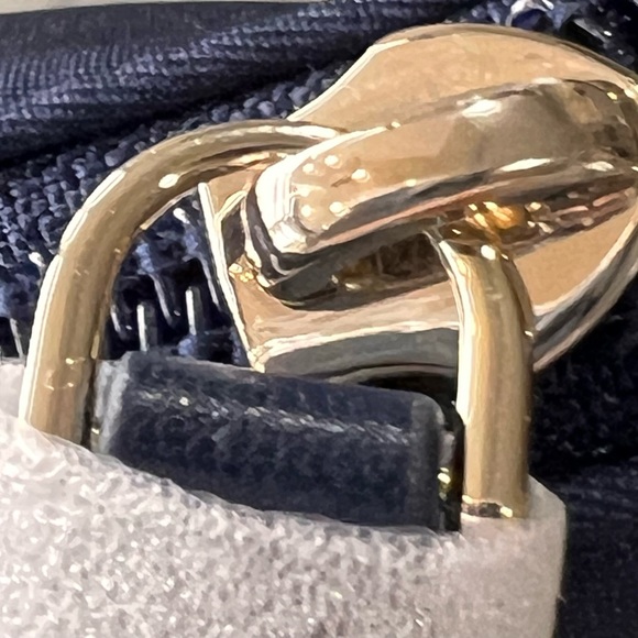 kate spade NY NWT tote set/2 large tote 14.25”wide, 11.8”high and 6.25”deep - Picture 12 of 13